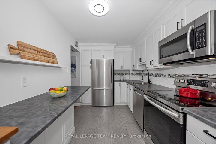 Photo 15 at C - 18 Benlea Drive, Nepean (Tanglewood), Ottawa