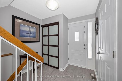 Photo 2 at C - 18 Benlea Drive, Nepean (Tanglewood), Ottawa