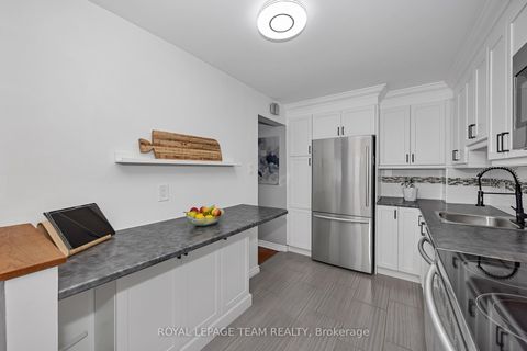 Photo 12 at C - 18 Benlea Drive, Nepean (Tanglewood), Ottawa