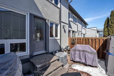 Photo 33 at C - 18 Benlea Drive, Nepean (Tanglewood), Ottawa