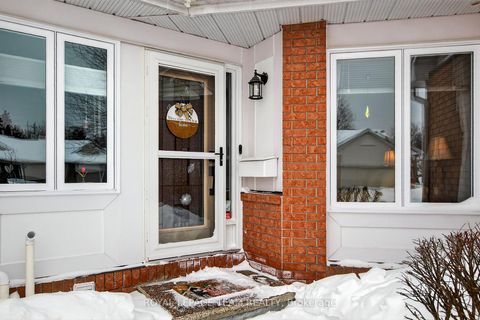 Photo 3 at 20 RIVER OAKS Court, Stittsville (Central), Stittsville