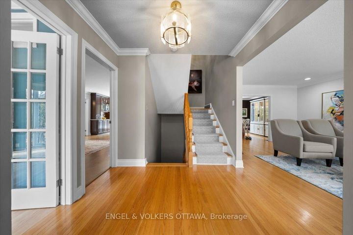 Photo 4 at 33 Okanagan Drive, Nepean (Bruce Farm/Graham Park/Qualicum/Bellands), Ottawa