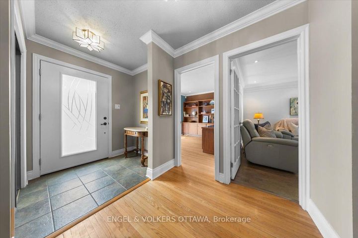 Photo 5 at 33 Okanagan Drive, Nepean (Bruce Farm/Graham Park/Qualicum/Bellands), Ottawa