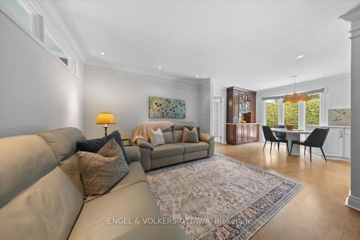 Photo 8 at 33 Okanagan Drive, Nepean (Bruce Farm/Graham Park/Qualicum/Bellands), Ottawa