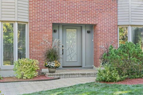 Photo 2 at 33 Okanagan Drive, Nepean (Bruce Farm/Graham Park/Qualicum/Bellands), Ottawa