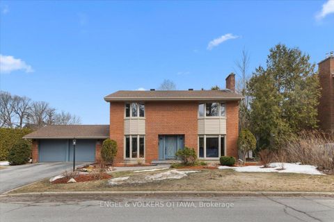 Photo 3 at 33 Okanagan Drive, Nepean (Bruce Farm/Graham Park/Qualicum/Bellands), Ottawa