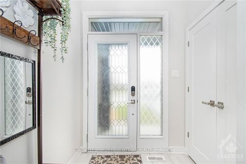 Photo 3 at 427 Rainrock Crescent, Mer Bleue/Bradley Estates/Anderson Park, Orleans