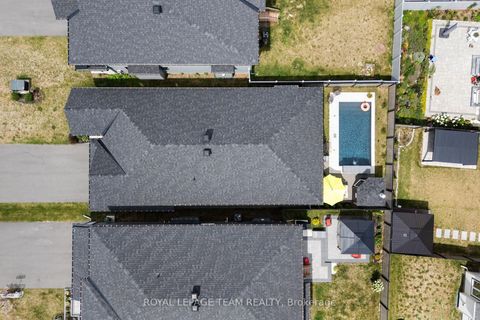 Photo 41 at 432 Gidran Circle, Emerald Meadows/Trailwest, Kanata