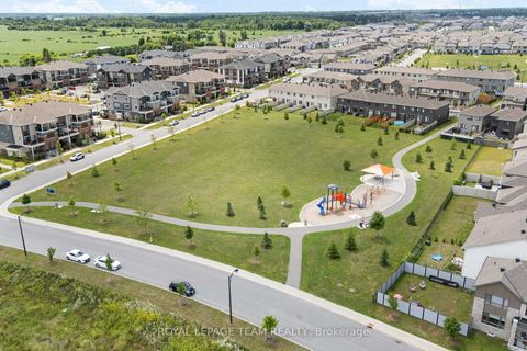 Photo 45 at 432 Gidran Circle, Emerald Meadows/Trailwest, Kanata