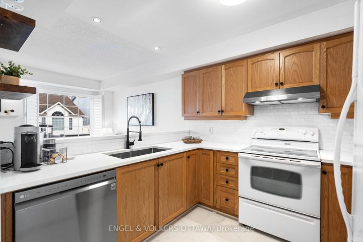 Photo 12 at 293 Silbrass Private, Nepean (Stonebridge), Ottawa