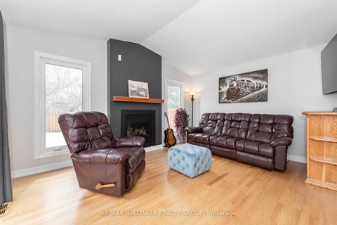 Photo 10 at 6380 St Louis Drive, Hiawatha Park/Convent Glen, Orleans