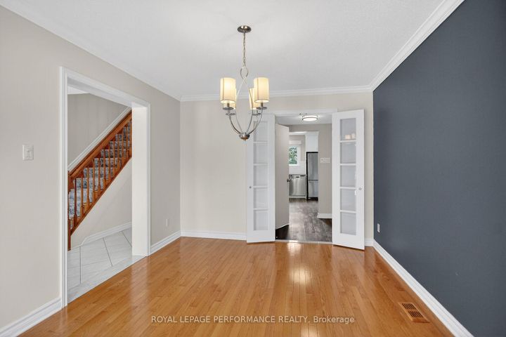 Photo 4 at 15 Hallowell Court, Nepean (Arlington Woods), Ottawa