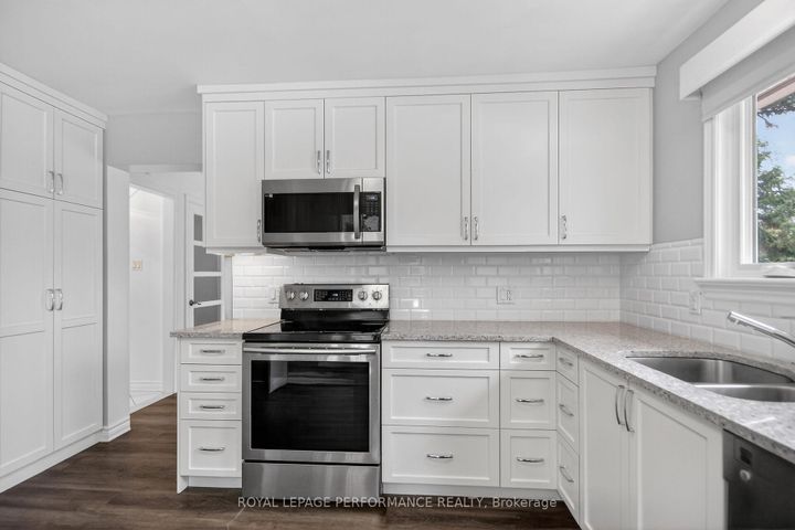 Photo 15 at 15 Hallowell Court, Nepean (Arlington Woods), Ottawa