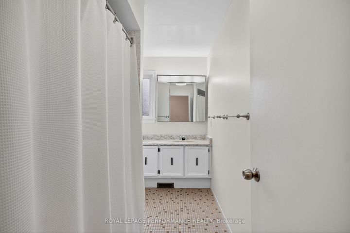 Photo 32 at 15 Hallowell Court, Nepean (Arlington Woods), Ottawa