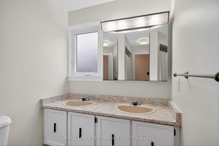 Photo 33 at 15 Hallowell Court, Nepean (Arlington Woods), Ottawa