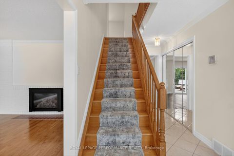 Photo 2 at 15 Hallowell Court, Nepean (Arlington Woods), Ottawa