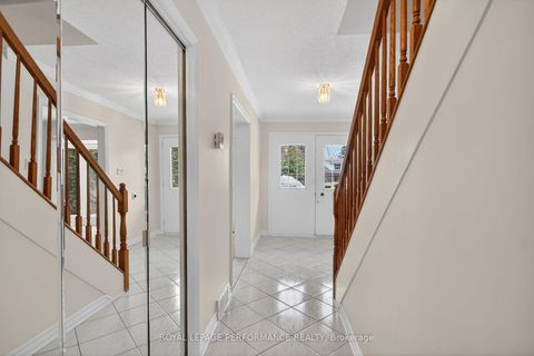 Photo 3 at 15 Hallowell Court, Nepean (Arlington Woods), Ottawa