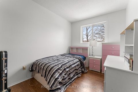 Photo 18 at 22 ALMOND Lane, Katimavik, Kanata