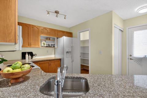 Photo 7 at 3 Daphne Crescent, Stittsville (South), Stittsville