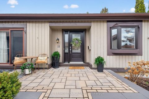 Photo 1 at 11 Glen Abbey Crescent, Stittsville (Central), Stittsville