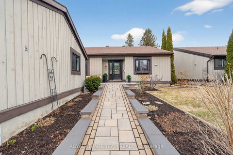 Photo 2 at 11 Glen Abbey Crescent, Stittsville (Central), Stittsville