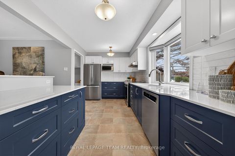 Photo 13 at 11 Glen Abbey Crescent, Stittsville (Central), Stittsville