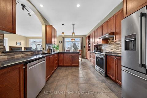 Photo 12 at 131 Spiritwood Drive, Emerald Meadows/Trailwest, Kanata