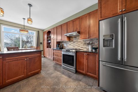 Photo 13 at 131 Spiritwood Drive, Emerald Meadows/Trailwest, Kanata