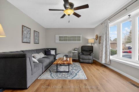 Photo 2 at 44 Ballantrae Way, Glencairn/Hazeldean, Kanata