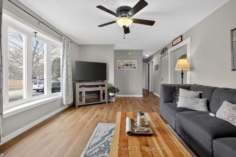 Photo 4 at 44 Ballantrae Way, Glencairn/Hazeldean, Kanata