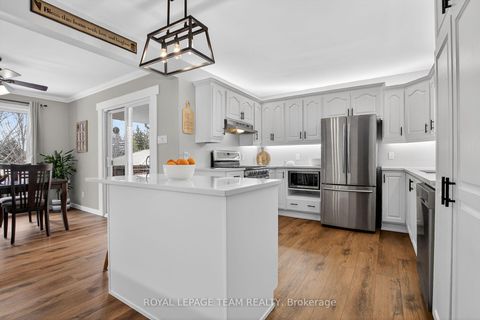 Photo 5 at 44 Ballantrae Way, Glencairn/Hazeldean, Kanata