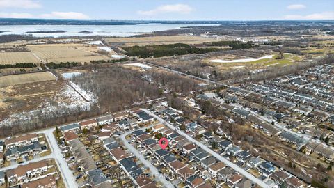 Photo 7 at 336 Glenbrae Avenue, Morgan's Grant/South March, Kanata