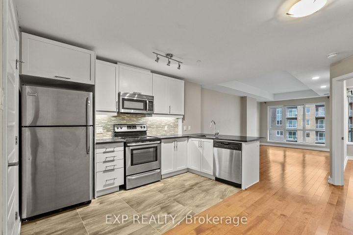 Photo 5 at 1006 - 330 Titan Private, Nepean (Borden Farm/Stewart Farm/Carleton Heights/Parkwood Hills), Ottawa