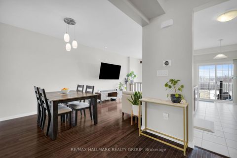 Photo 5 at 132 LARAMIE Crescent, Nepean (Stonebridge), Ottawa