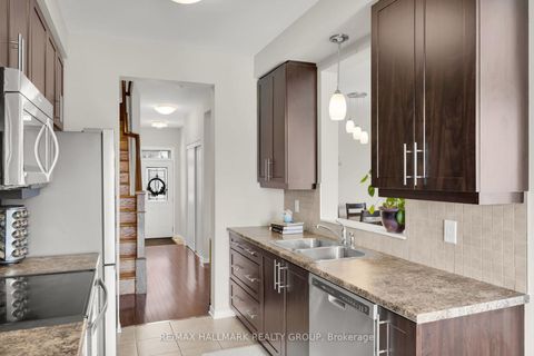 Photo 18 at 132 LARAMIE Crescent, Nepean (Stonebridge), Ottawa