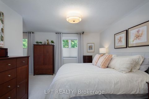 Photo 33 at 4 Drainie Drive, Katimavik, Kanata