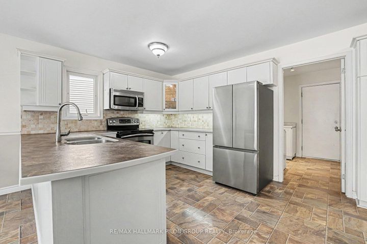 Photo 5 at 56 Townsend Drive, Nepean (Heritage Park), Ottawa