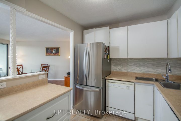 Photo 17 at 802 - 1380 Prince Of Wales Drive, Nepean (Carleton Square), Ottawa