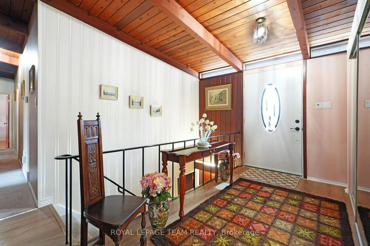 Photo 6 at 26 Nanaimo Drive, Nepean (Bruce Farm/Graham Park/Qualicum/Bellands), Ottawa