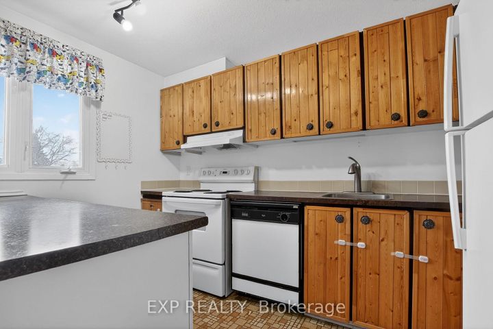 Photo 8 at 70 - 42F Benlea Drive, Nepean (Tanglewood), Ottawa