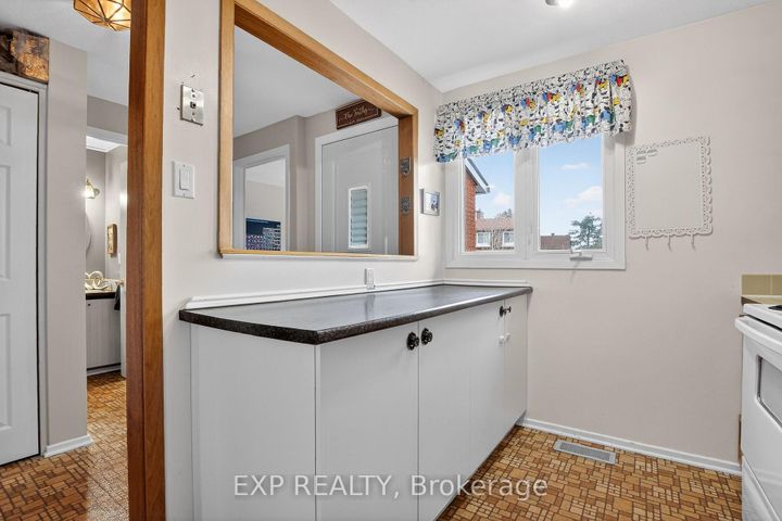 Photo 9 at 70 - 42F Benlea Drive, Nepean (Tanglewood), Ottawa