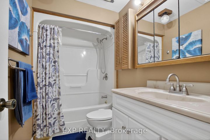 Photo 18 at 70 - 42F Benlea Drive, Nepean (Tanglewood), Ottawa