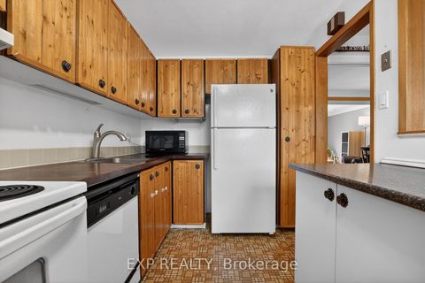 Photo 10 at 70 - 42F Benlea Drive, Nepean (Tanglewood), Ottawa