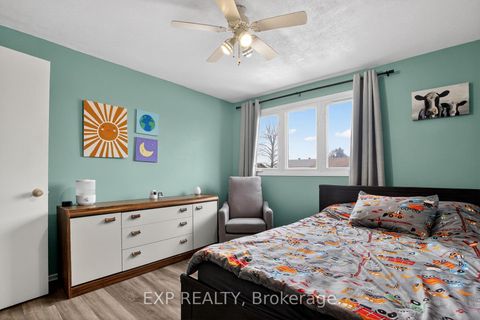 Photo 16 at 70 - 42F Benlea Drive, Nepean (Tanglewood), Ottawa