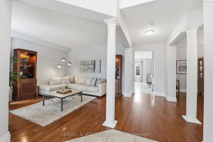 Photo 6 at 31 Leatherwood Crescent, Nepean (Stonebridge), Ottawa