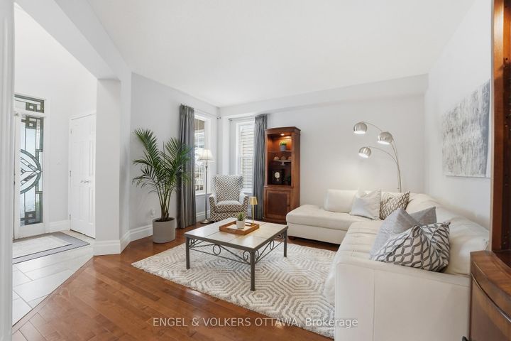 Photo 8 at 31 Leatherwood Crescent, Nepean (Stonebridge), Ottawa