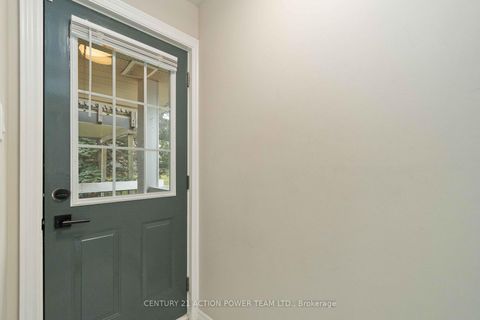 Photo 4 at 904 TANGUAY Court, Katimavik, Kanata