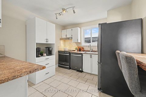 Photo 9 at 28 Glamorgan Drive, Glencairn/Hazeldean, Kanata