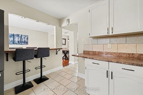 Photo 11 at 28 Glamorgan Drive, Glencairn/Hazeldean, Kanata
