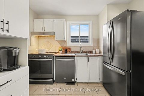 Photo 12 at 28 Glamorgan Drive, Glencairn/Hazeldean, Kanata